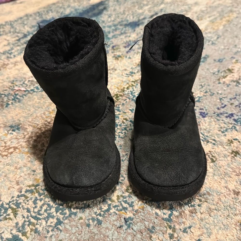 Toddler US 7 black Uggs. Good Used Condition